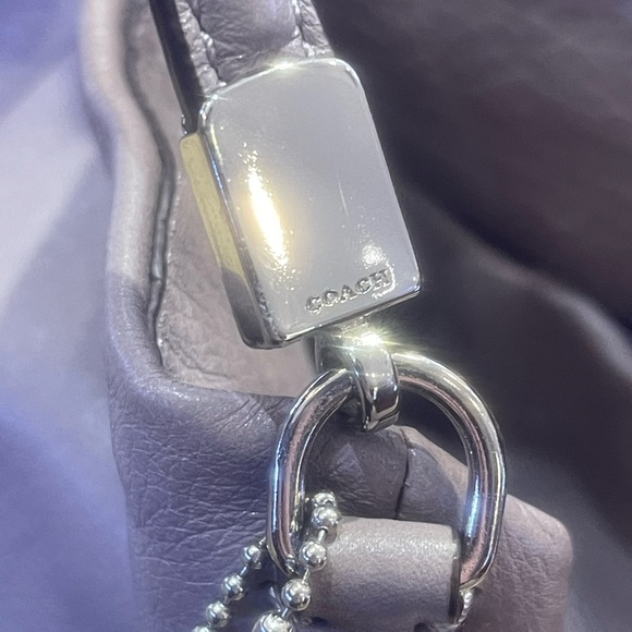 Coach Madison phoebe bag like new ! Dusty grey/lavender color. Beautiful! - Picture 16 of 17